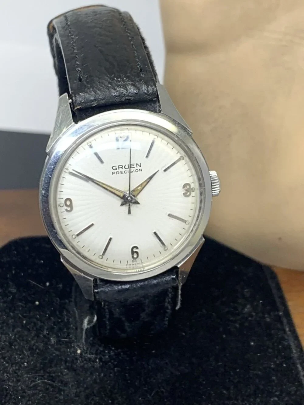 Gruen Men's Watch Vintage Manual 515SS Silver Dial Black Leather Strap 32mm